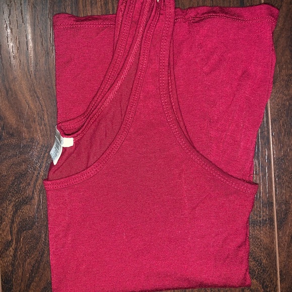Red tank - Picture 2 of 2
